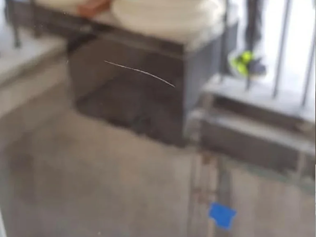 Deep scratch to glass before polishing and repair